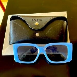 NWOT SHEIN Super cool blue sunglassessses with case